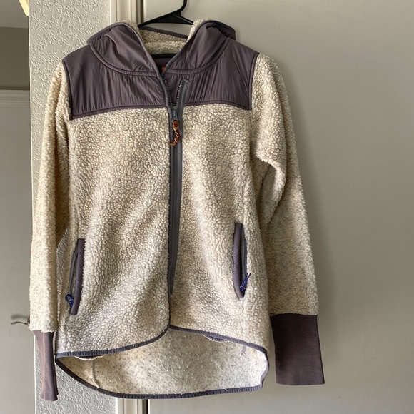 Holden Tops - Holden Sherpa zip up